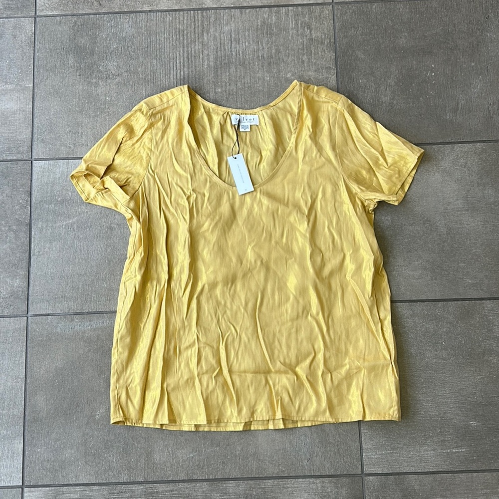 NWT Velvet by Graham and Spencer metallic gold tee shirt